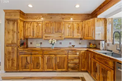 2164 SE Douglas Ave, Roseburg, OR 97470 - Photo 15