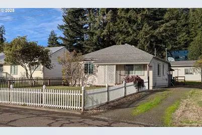 940 W 16th St, Coquille, OR 97423 - Photo 1
