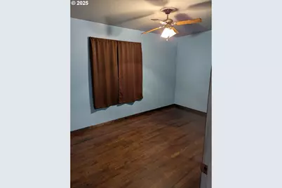 940 W 16th St, Coquille, OR 97423 - Photo 9