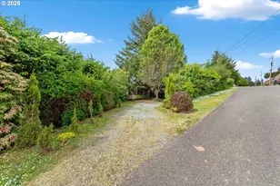 93652 E Blue Bird Ln, North Bend, OR 97459 - Photo 29
