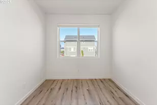 988 SW 2nd Way, Troutdale, OR 97060 - Photo 11