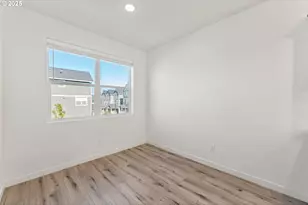 988 SW 2nd Way, Troutdale, OR 97060 - Photo 9