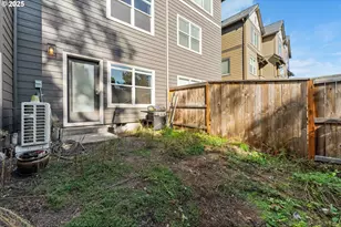 988 SW 2nd Way, Troutdale, OR 97060 - Photo 23