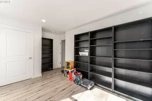 988 SW 2nd Way, Troutdale, OR 97060 - Photo 21