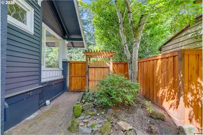 128 SE Cesar E Chavez Blvd, Portland, OR 97214 - Photo 43