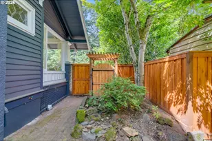 128 SE Cesar E Chavez Blvd, Portland, OR 97214 - Photo 43