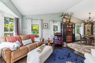 209 W Beacon Hill Dr, Longview, WA 98632 - Photo 9