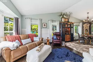 209 W Beacon Hill Dr, Longview, WA 98632 - Photo 9