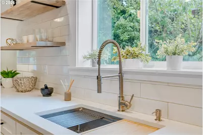446 NE Cook St, Portland, OR 97212 - Photo 11