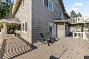 997 Krista Ln, Brookings, OR 97415 - Photo 11