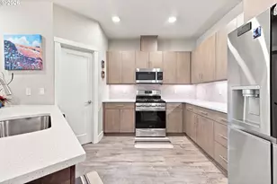 170 SW Lancaster Ct, Troutdale, OR 97060 - Photo 7