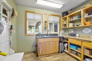 210 S 2nd St, Carlton, OR 97111 - Photo 19