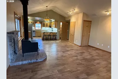 210 S 2nd St, Carlton, OR 97111 - Photo 9