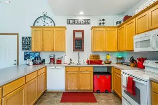 82056 Mahr Ln, Creswell, OR 97426 - Photo 15
