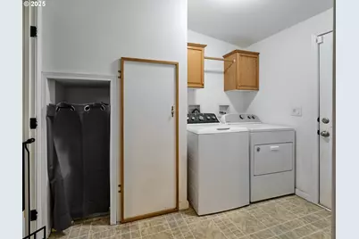 20788 Hazelnut Ridge Rd NE, Scotts Mills, OR 97375 - Photo 17