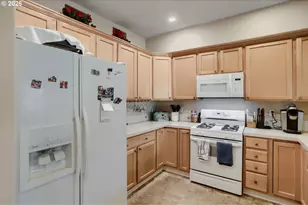1390 NE Park Ln, Fairview, OR 97024 - Photo 7