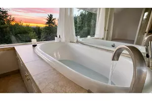 18 Northview Ct, Lake Oswego, OR 97035 - Photo 3