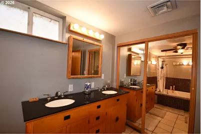 724 E 14th St, The Dalles, OR 97058 - Photo 29