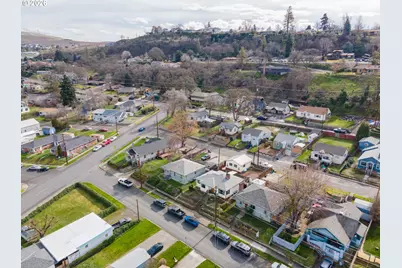 724 E 14th St, The Dalles, OR 97058 - Photo 31