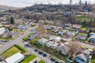 724 E 14th St, The Dalles, OR 97058 - Photo 31