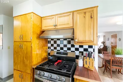 724 E 14th St, The Dalles, OR 97058 - Photo 11