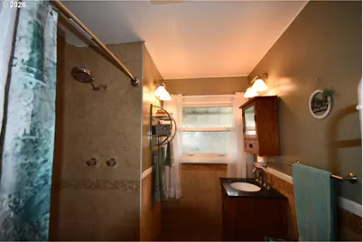 724 E 14th St, The Dalles, OR 97058 - Photo 13