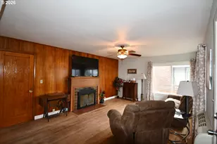 724 E 14th St, The Dalles, OR 97058 - Photo 3