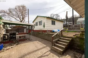 724 E 14th St, The Dalles, OR 97058 - Photo 43