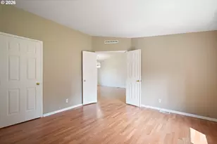 827 NE Woodard Ave, Castle Rock, WA 98611 - Photo 13