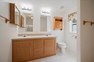 827 NE Woodard Ave, Castle Rock, WA 98611 - Photo 17