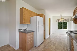 827 NE Woodard Ave, Castle Rock, WA 98611 - Photo 9