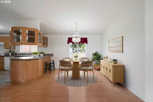 827 NE Woodard Ave, Castle Rock, WA 98611 - Photo 7