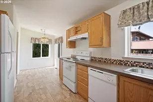 827 NE Woodard Ave, Castle Rock, WA 98611 - Photo 7