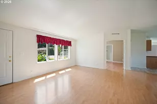 827 NE Woodard Ave, Castle Rock, WA 98611 - Photo 13