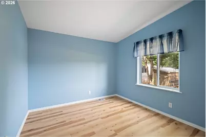 827 NE Woodard Ave, Castle Rock, WA 98611 - Photo 23