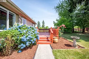 827 NE Woodard Ave, Castle Rock, WA 98611 - Photo 3