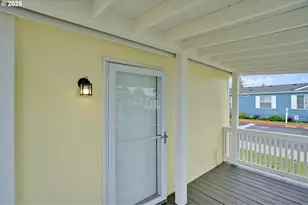 1015 Oak St, Silverton, OR 97381 - Photo 7