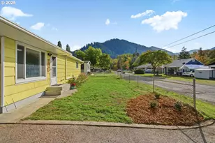 76395 River Rd, Oakridge, OR 97463 - Photo 3