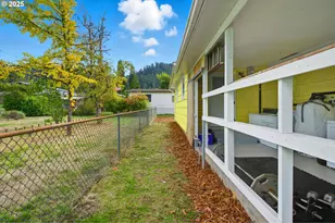 76395 River Rd, Oakridge, OR 97463 - Photo 31