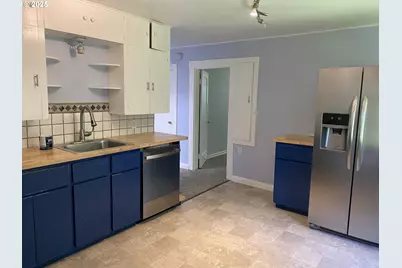 6403 Tomkins Ct, West Linn, OR 97068 - Photo 3