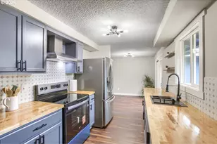 12126 SE Redwood Ave, Milwaukie, OR 97222 - Photo 11