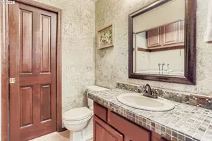 10135 SW Riverwood Ln, Portland, OR 97224 - Photo 17