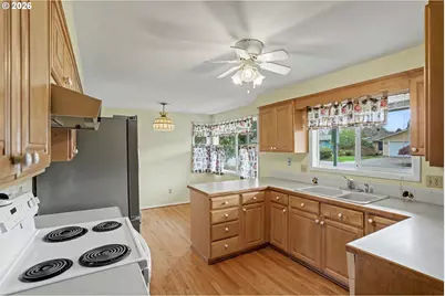 555 Sacre Ln, Monmouth, OR 97361 - Photo 17
