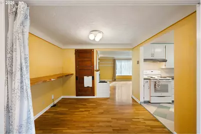 1666 Evergreen Dr, Eugene, OR 97404 - Photo 9