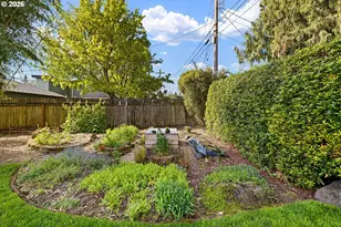 1666 Evergreen Dr, Eugene, OR 97404 - Photo 37