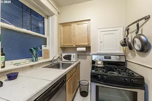 2109 NW Irving St, Portland, OR 97210 - Photo 23