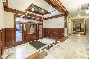 2109 NW Irving St, Portland, OR 97210 - Photo 3