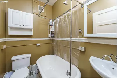 2109 NW Irving St #114, Portland, OR 97210 - Photo 19