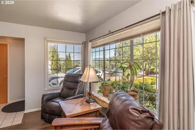 956 W Pilger St, Roseburg, OR 97471 - Photo 5