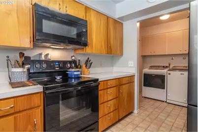 956 W Pilger St, Roseburg, OR 97471 - Photo 13